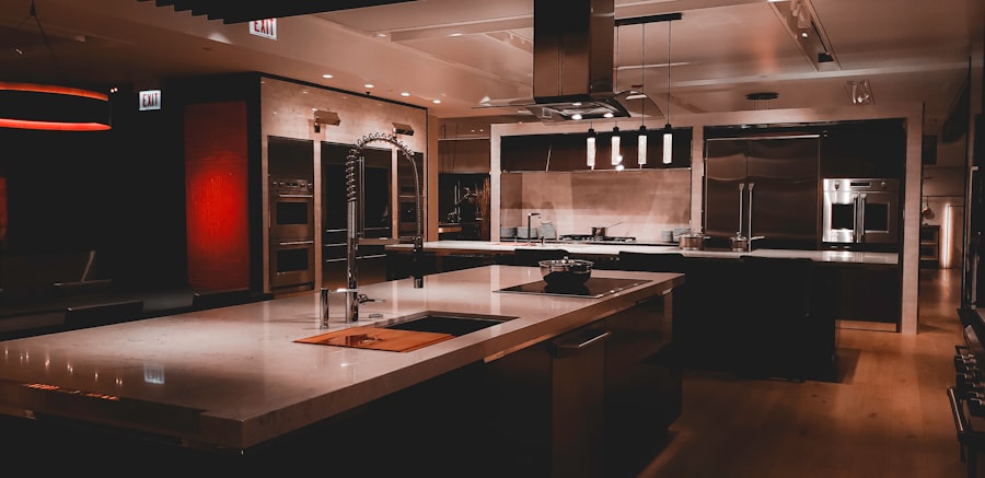 Photo Cleaning Kitchen Counters
